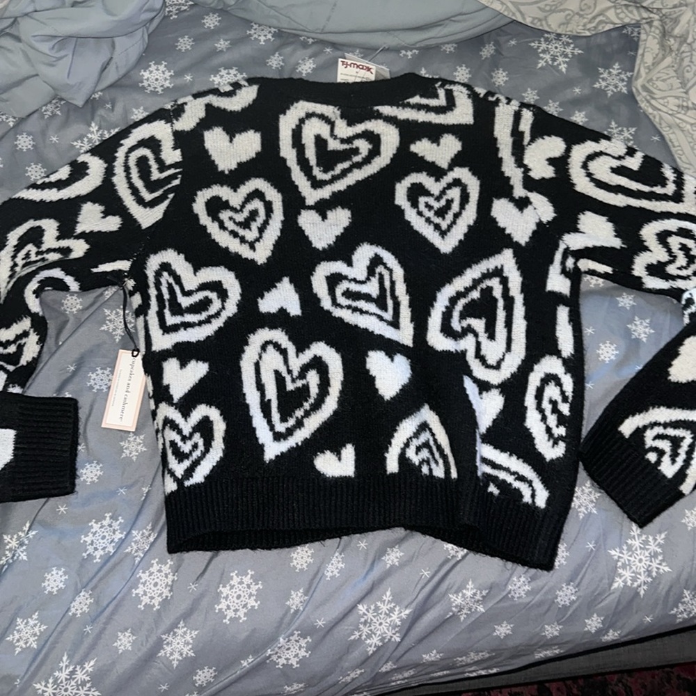 Cupcakes & Cashmere Valentine's Heart Cardigan - Picture 7 of 7
